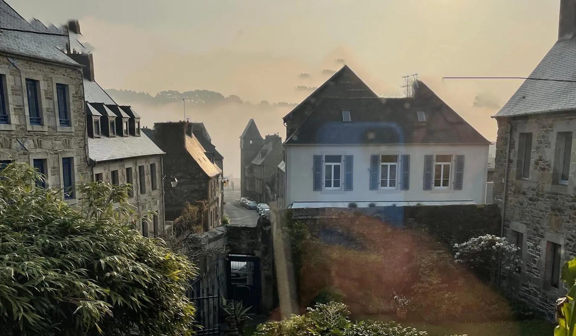 Appartement De 1634 Avec Balcon Au Sud Sur Jardin En Plein Coeur Historique Tréguier Apartamento